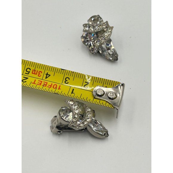 Signed WEISS Clip On Rhinestones Earrings Clear Glass Stones Costume Jewelry - Picture 5 of 6